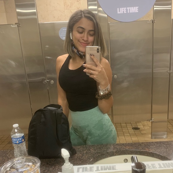 Meet your Posher, Stephanie - Picture 4 of 7